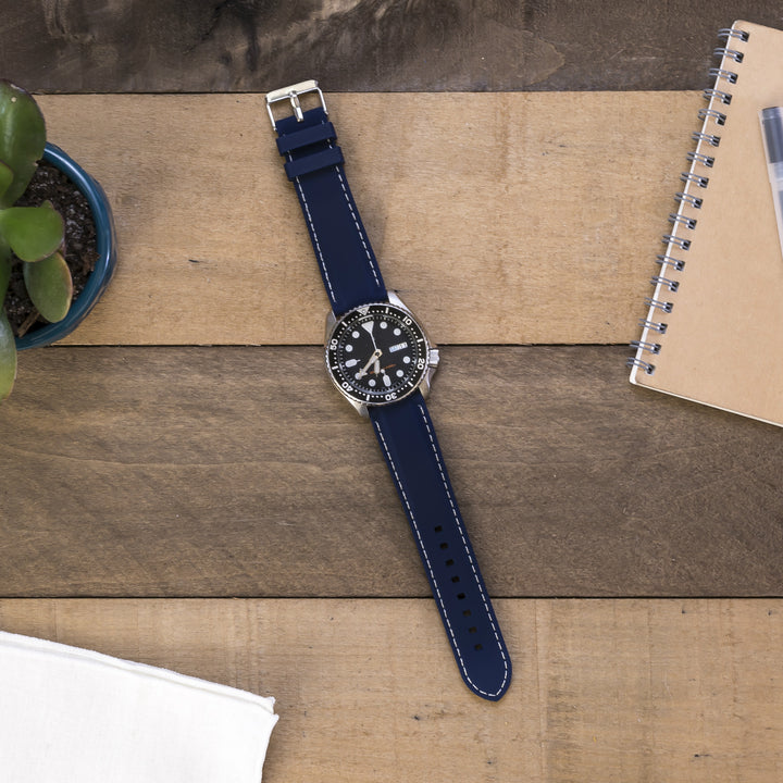 #color_navy-with-white-stitching